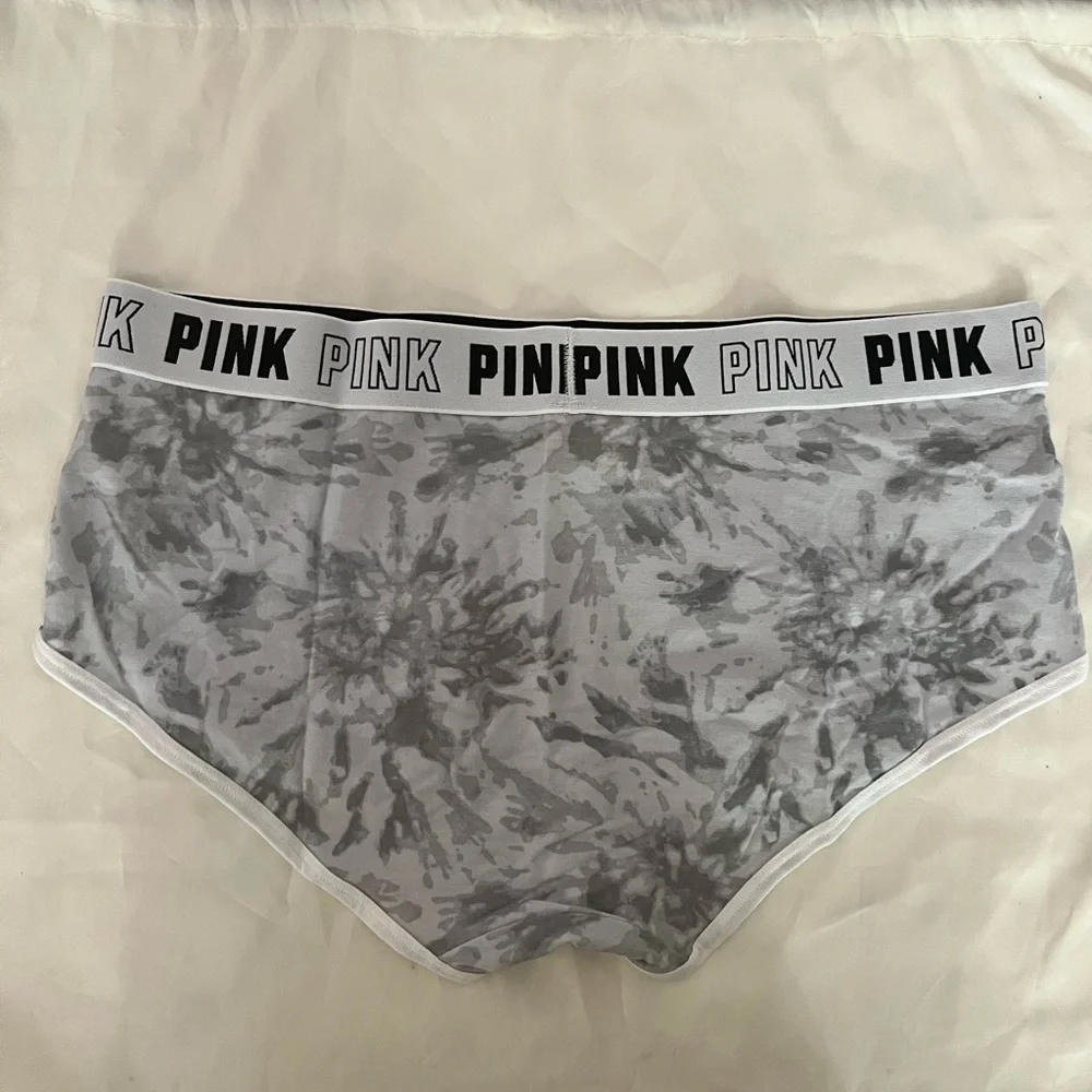 PINK Victoria's Secret Gray Patterned Boyshorts - Picture 2 of 3